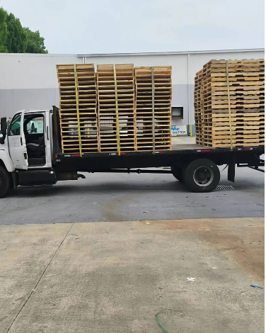 Pallet Pros GA truck loaded with custom pallets