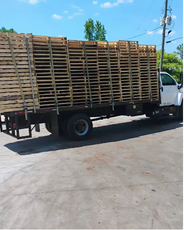 Pallet Pros GA truck loaded with custom pallets